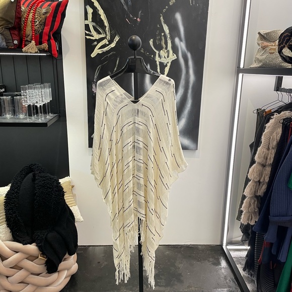 Mia Peru Poncho Candice | White - Picture 1 of 4